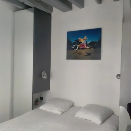 Apartment Elegant 2 Pieces, Rue Du Temple, Calme, 100m Metro Republique Paris